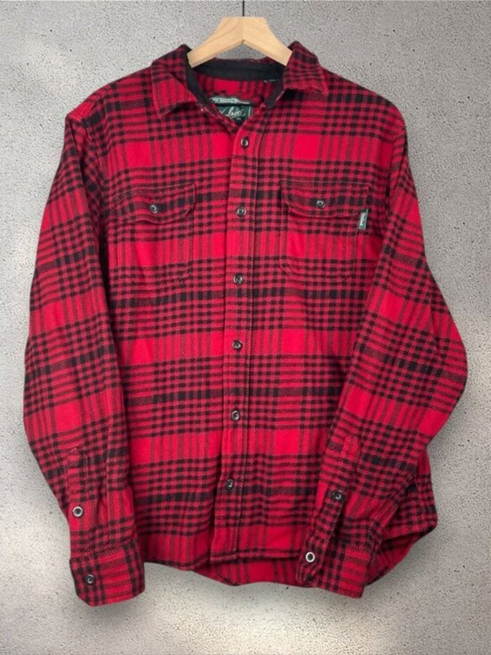 Woolrich Flannel Shirt Mens Medium Red Black Plaid Long Sleeve Button Up Cotton